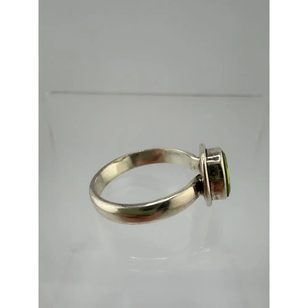 Sterling Silver Faceted Oval Peridot Bezel Set Ring Size 8